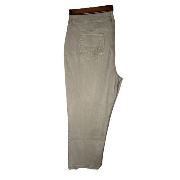 Chicos Womens Size 3 So Slimming Collection Cropped Khaki Pants - Picture 2 of 5